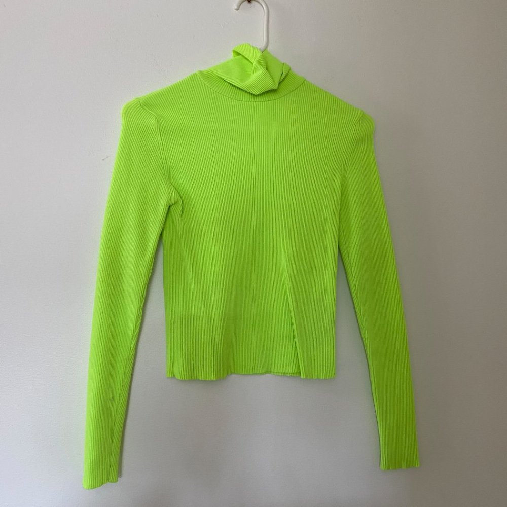 RIBBED NEON TURTLENECK